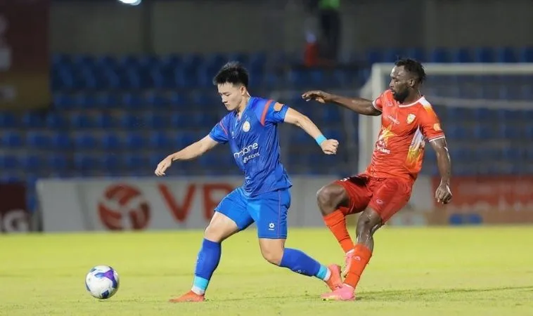 Bóng Trong Cuộc Và Bóng Ngoài Cuộc