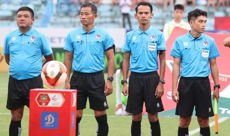 Số lượng Trọng tài trong bóng đá
